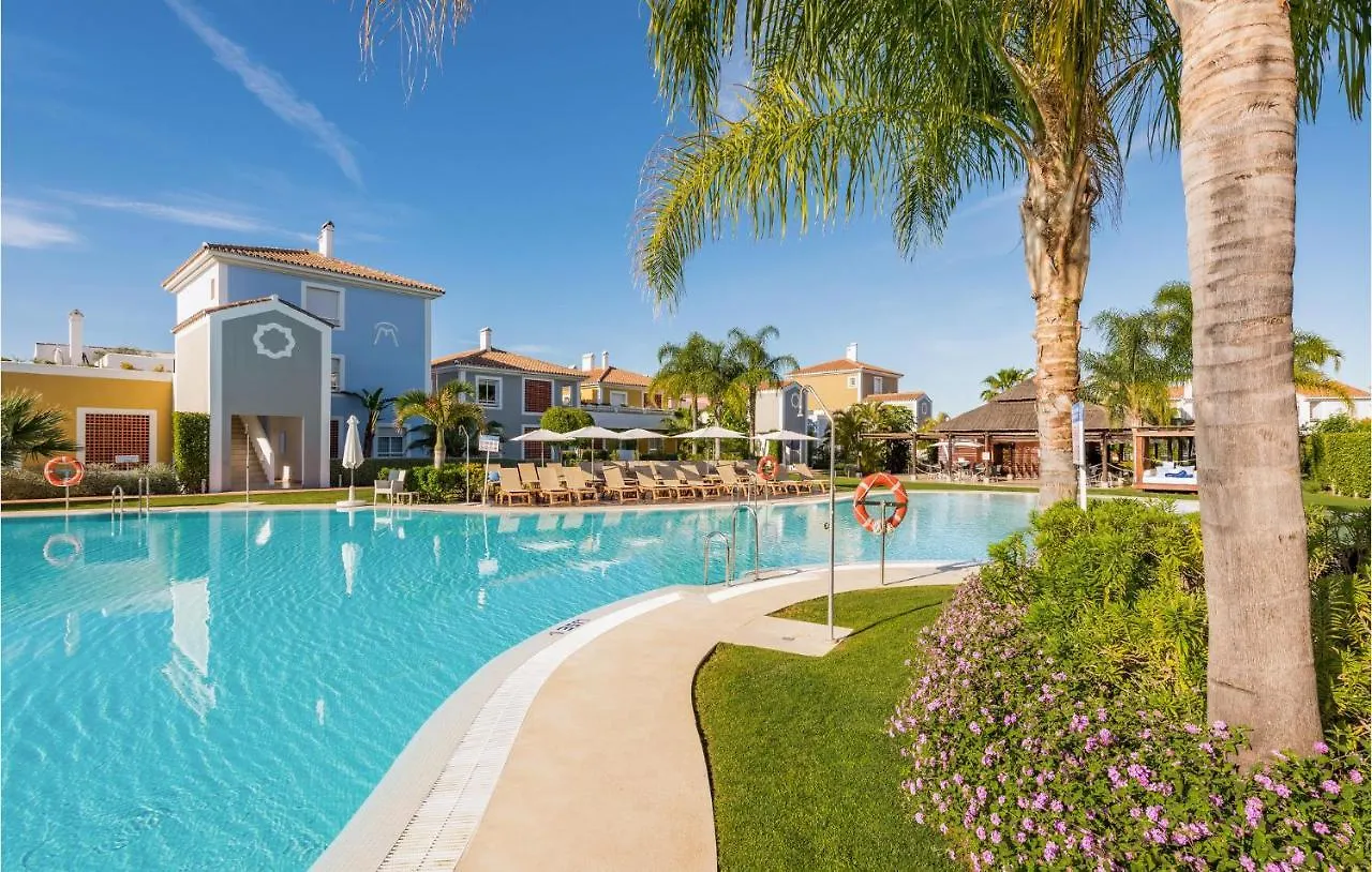Nice Apartment In Estepona With Kitchen