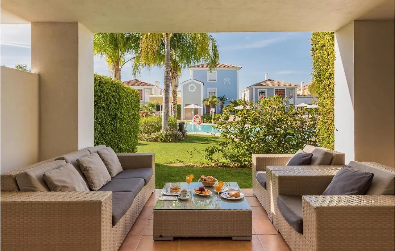 Nice Apartment In Estepona With Kitchen